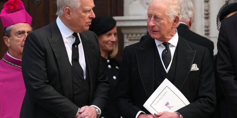 Andrew wurde festgenommen, sein Bruder Charles sichert der Polizei seine Unterstützung zu.  - Foto: Joanna Chan/AP/dpa