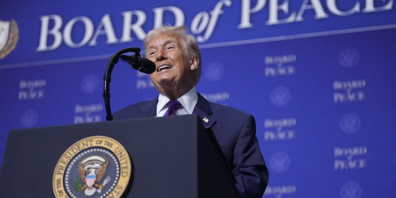 Fünf Länder wollen nach Angaben von US-Präsident Donald Trump Soldaten in den Gazastreifen schicken. (Archivbild) - Foto: Mark Schiefelbein/AP/dpa