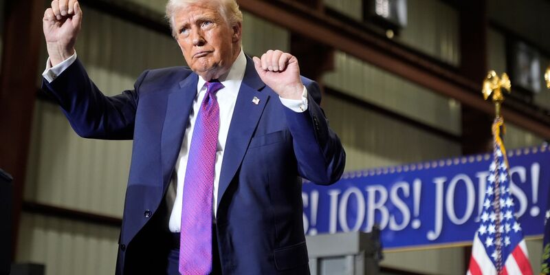 Ufos und Aliens? Trump will Akten dazu veröffentlichen. - Foto: Mark Schiefelbein/AP/dpa