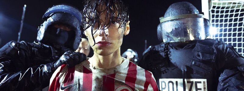 Festnahme beim Fußball: Wer hat Yusuf verraten? - Foto: Anne Wilk/Discovery Communications Benelux B.V. HBO Max/dpa