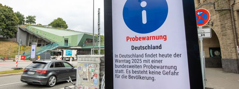 Am bundesweiten Warntag gibt es einmal jährlich einen Probealarm auf allen Kanälen. (Archivfoto) - Foto: Bodo Marks/dpa