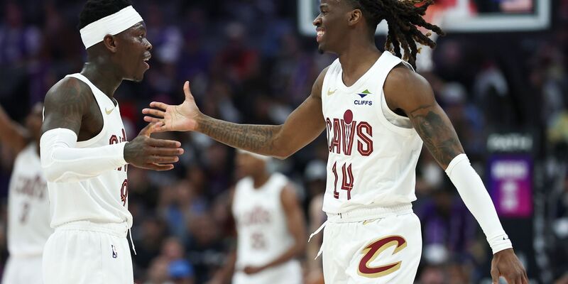 Beim deutlichen Erfolg gegen die Brooklyn Nets steuerte Dennis Schröder (l) für die Cleveland Cavaliers zwölf Punkte bei. (Archivbild) - Foto: Sara Nevis/AP/dpa
