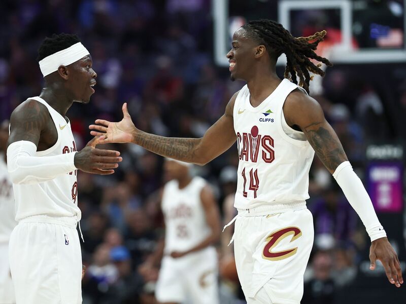 Beim deutlichen Erfolg gegen die Brooklyn Nets steuerte Dennis Schröder (l) für die Cleveland Cavaliers zwölf Punkte bei. (Archivbild) - Foto: Sara Nevis/AP/dpa