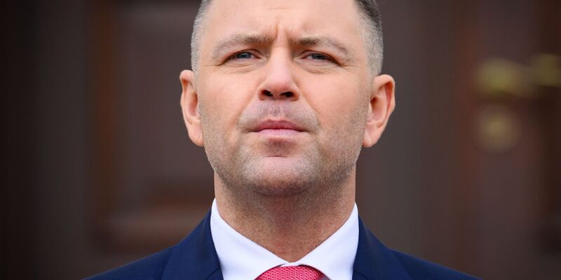 Polens Präsident Karol Nawrocki hatte schon vor seiner Wahl angekündigt, auf Konfrontationskurs mit der Regierung zu gehen. (Archivbild) - Foto: Bernd von Jutrczenka/dpa