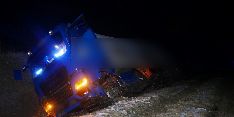 POL-ROW: ++ Sattelzug verunfallt - Fahrer vermutlich eingeschlafen ++ Gefälschten Führerschein vorgezeigt ++ 3,53 Promille: Frau fährt gegen Metallzaun ++ - Foto: presseportal.de