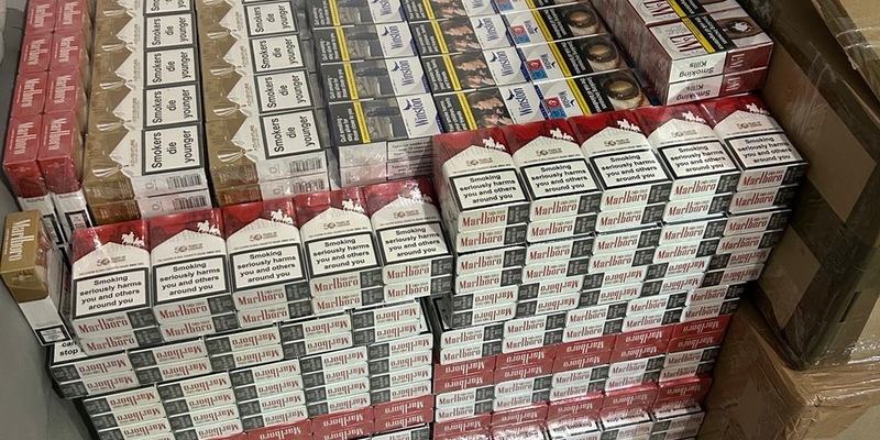 ZOLL-M: Zollfahndung deckt bundesweiten Handel mit Schmuggelzigaretten und illegalem Wasserpfeifentabak auf. Mutmaßlicher Rädelsführer in Untersuchungshaft. - Foto: presseportal.de