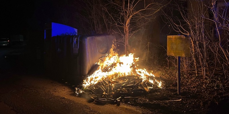 POL-AC: Unbekannte setzen Glascontainer in Brand - Foto: presseportal.de