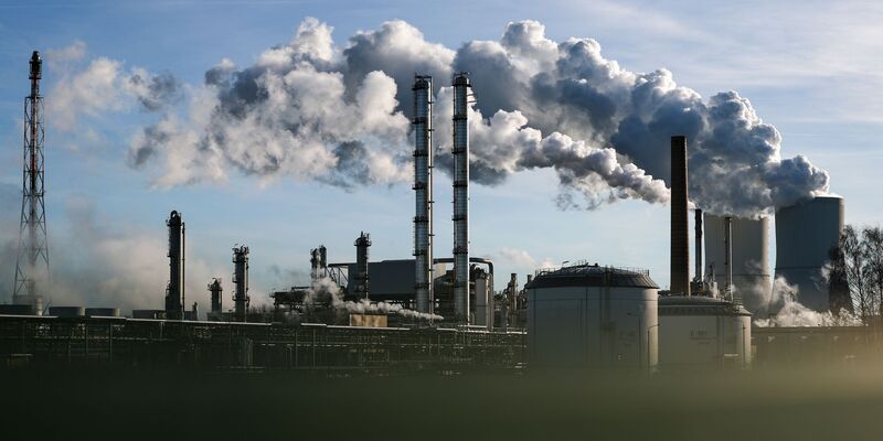 Schneider will die Chemieindustrie entlasten. (Archivbild) - Foto: Jan Woitas/dpa