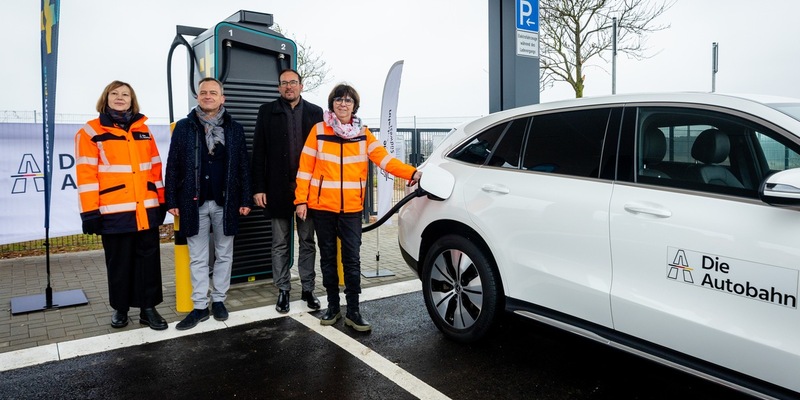 Autobahn GmbH eröffnet neuen Schnellladepark an der A8 - Foto: presseportal.de
