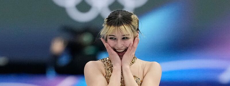 Nach ihrer Kür konnte Liu ihr Glück kaum fassen. - Foto: Natacha Pisarenko/AP/dpa