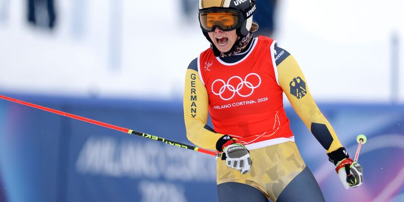 Daniela Maier hat die Goldmedaille im Skicross gewonnen. - Foto: Oliver Weiken/dpa