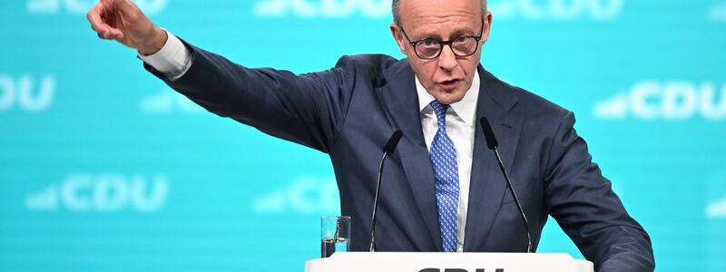 Merz wendet sich in seiner Parteitagsrede auch den Koalitionspartner SPD. - Foto: Katharina Kausche/dpa