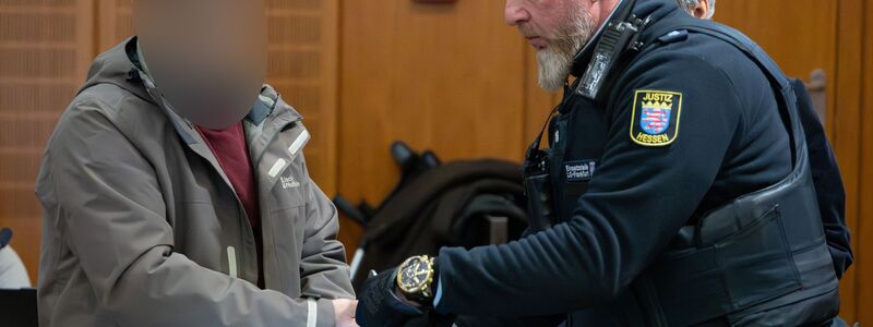 Sieben Männern wirft die Staatsanwaltschaft Mord vor. - Foto: Boris Roessler/dpa