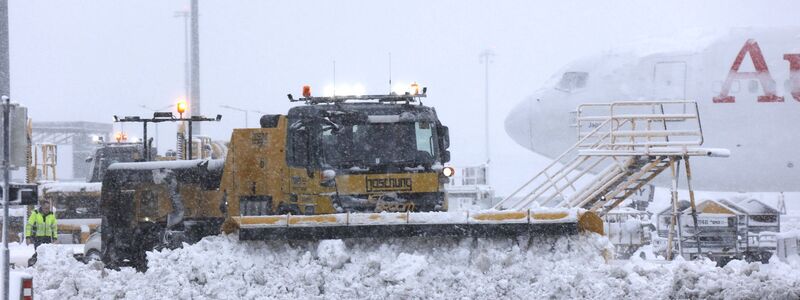 Starker Schneefall bremst den Verkehr am Flughafen Wien aus. - Foto: Unbekannt/FLUGHAFEN WIEN/APA/dpa