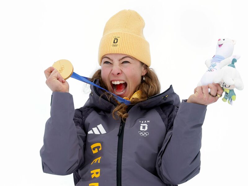 Freudenschrei: Daniela Maier mit der Goldmedaille - Foto: Oliver Weiken/dpa