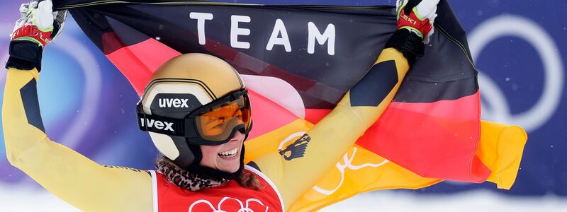 Daniela Maier feiert ihren größten Triumph. - Foto: Oliver Weiken/dpa