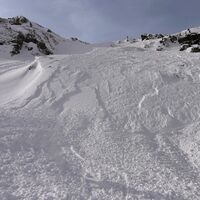 Ein deutscher Skifahrer starb unter einer Lawine in Tirol. (Symbolbild) - Foto: Zoom.Tirol/APA/dpa