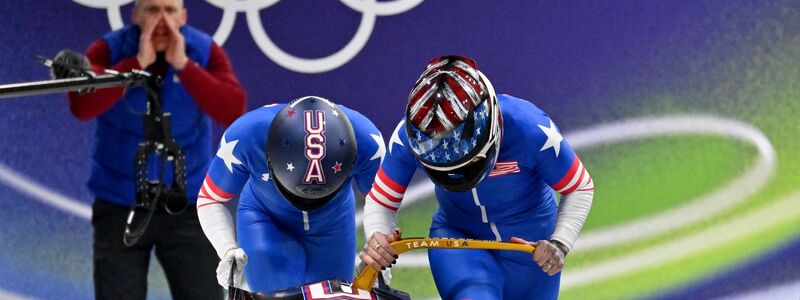 Kaillie Armbruster Humphries (Pilotin) und Anschieberin Jasmine Jones (USA) führen nach dem ersten Lauf. - Foto: Robert Michael/dpa