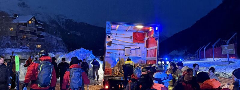 In St. Anton ging am Freitagnachmittag eine Lawine ab. - Foto: Bernhard Flatscher/extremwetter.tv/dpa