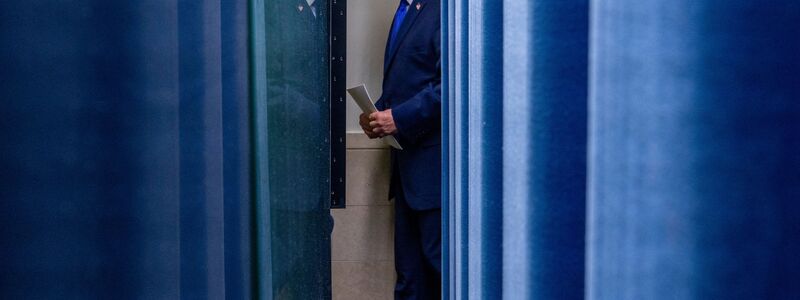 Der US-Präsident war sichtlich bemüht, sich seine Niederlage nicht anmerken zu lassen. - Foto: Alex Brandon/AP/dpa