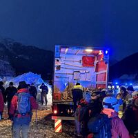  In St. Anton ging am Freitagnachmittag eine Lawine ab.  - Foto: Bernhard Flatscher/extremwetter.tv/dpa