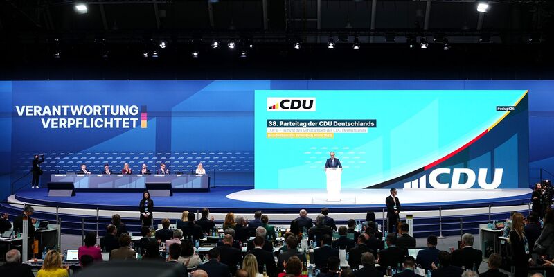 Der Bundesparteitag will eine Reihe von Anträgen beschließen.  - Foto: Kay Nietfeld/dpa