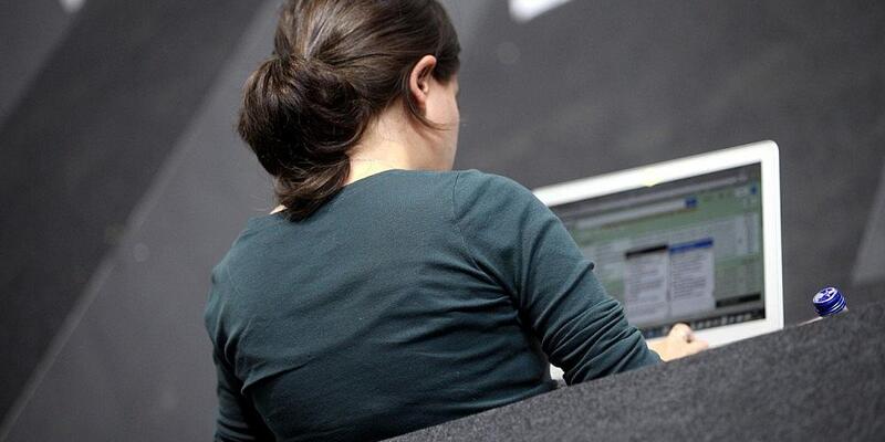 Computer-Nutzerin (Archiv) - Foto: via dts Nachrichtenagentur