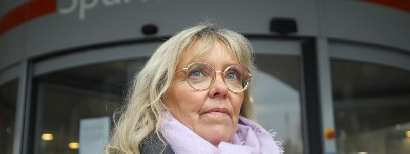 Astrid Kaiser hatte ein Schließfach in der Gelsenkirchener Sparkasse. Jetzt fühlt sie sich doppelt betroffen. - Foto: ---/dpa