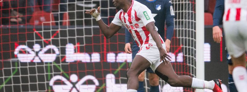 Ragnar Ache feiert sein tolles Fallrückziehertor zum Kölner 1:0. - Foto: Marius Becker/dpa