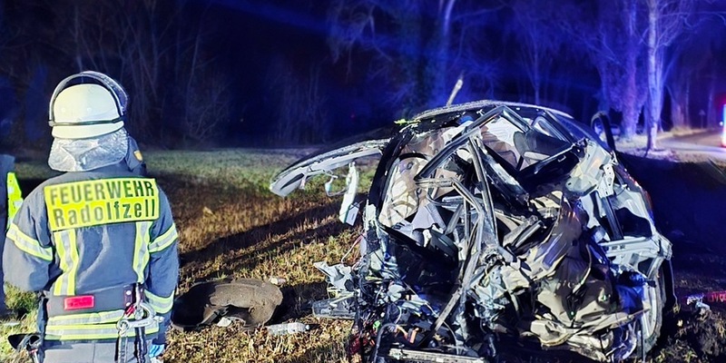 FW-Radolfzell: Schwerer Verkehrsunfall auf der Mettnau - Foto: presseportal.de