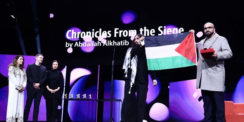 Das Team des Films «Chronicles From the Siege». - Foto: Christoph Soeder/dpa