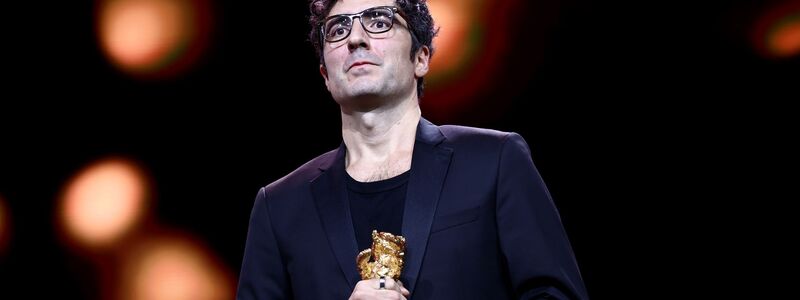 ?lker Çatak mit seinem Goldenen Bären. - Foto: Christoph Soeder/dpa