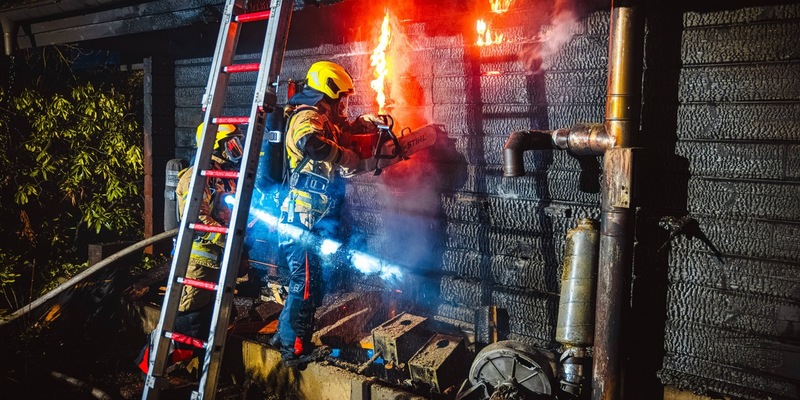 FW Gronau: Brand einer Saunahütte im Saunapark Epe - Aufwendiger Nachteinsatz für die Feuerwehr - Foto: presseportal.de