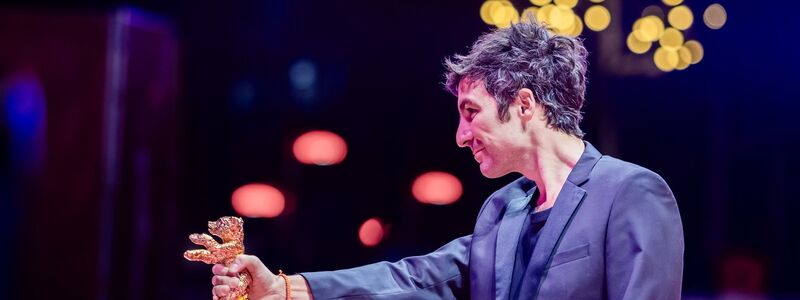 Ilker Çataks bekam für seinen Film den Goldenen Bären.  - Foto: Christoph Soeder/dpa