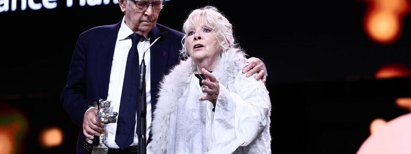 Tom Courtenay und Anna Calder-Marshall bekamen den Silbernen Bären für die beste schauspielerische Leistung in einer Nebenrolle. - Foto: Christoph Soeder/dpa