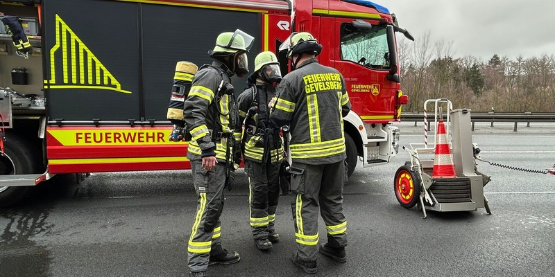 FW-EN: Brennendes Wohnmobil auf der BAB 1 - Foto: presseportal.de