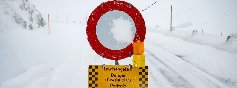 Brisante Lawinenlage in den Alpen: Bislang ist keine Entspannung in den nächsten Tagen in Sicht. - Foto: Urs Flueeler/KEYSTONE/dpa