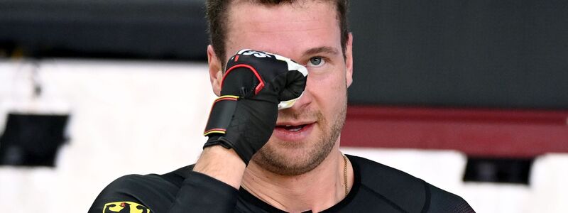 Siegerfaust: Johannes Lochner. - Foto: Robert Michael/dpa