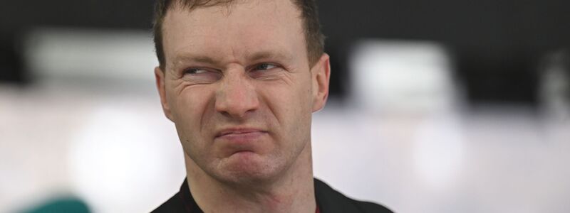 Francesco Friedrich (Pilot, Deutschland) schaut unzufrieden. - Foto: Robert Michael/dpa