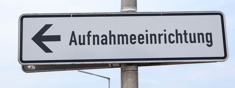 Solange sie in einer Aufnahmeeinrichtung leben müssen, gibt es Einschränkungen für Asylbewerber (Archivbild) - Foto: Daniel Löb/dpa