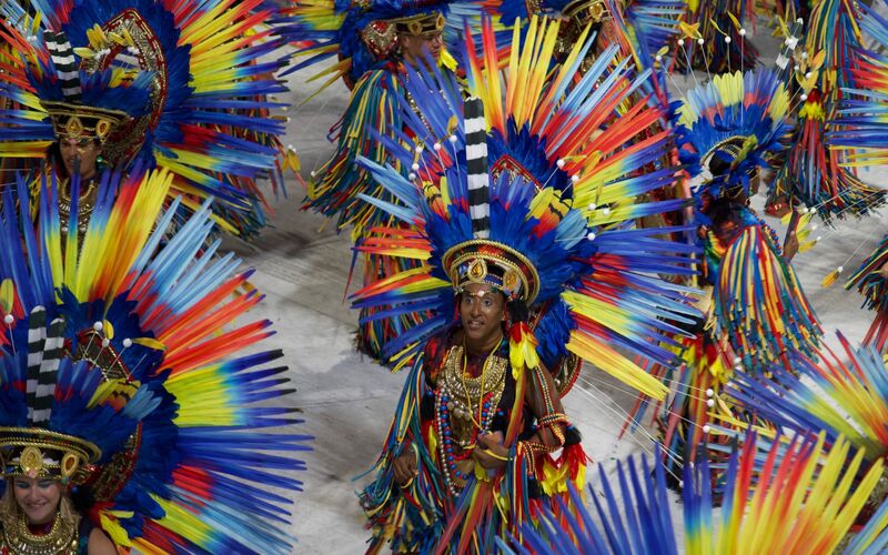 Zum Abschluss des Karnevals in Rio de Janeiro treten die sechs besten Sambaschulen auf. - Foto: Zhou Yongsui/XinHua/dpa