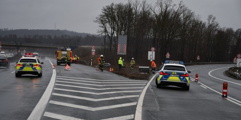 POL-HI: Alleinbeteiligt von der Autobahn abgehoben - Foto: presseportal.de