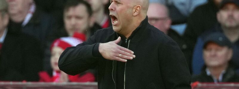  Liverpools Trainer Arne Slot musste kurzfristig auf Florian Wirtz verzichten. - Foto: Dave Shopland/AP/dpa