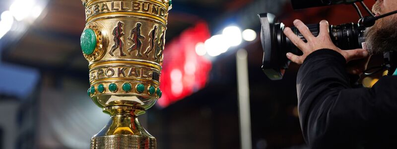 Objekt der Begierde: der DFB-Pokal. (Archivbild) - Foto: Friso Gentsch/dpa