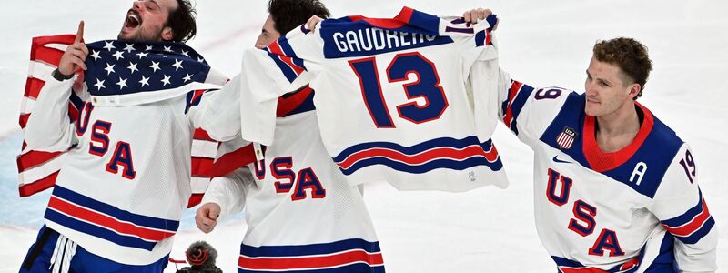 Emotionale Geste nach dem Sieg im Eishockey-Finale. - Foto: Peter Kneffel/dpa