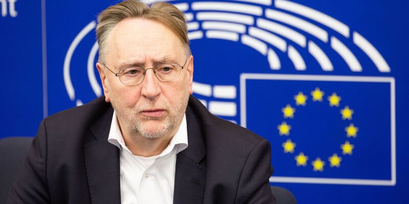 Der Vorsitzende des Handelsausschusses im EU-Parlament, Bernd Lange, befürchtet für die EU nun höhere Zölle als vereinbart . (Archivbild) - Foto: Philipp von Ditfurth/dpa