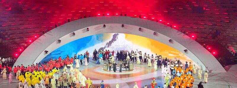Auch die Schlussfeier der Olympischen Winterspiele geriet bunt. - Foto: Michael Kappeler/dpa