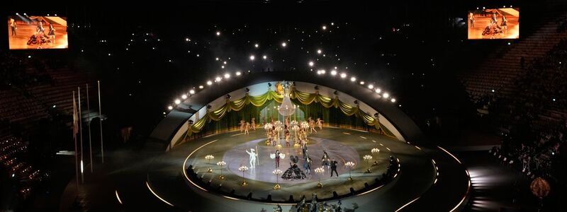 Die Abschlussfeier der Olympischen Winterspiele in der Arena von Verona. - Foto: Bernat Armangue/AP/dpa