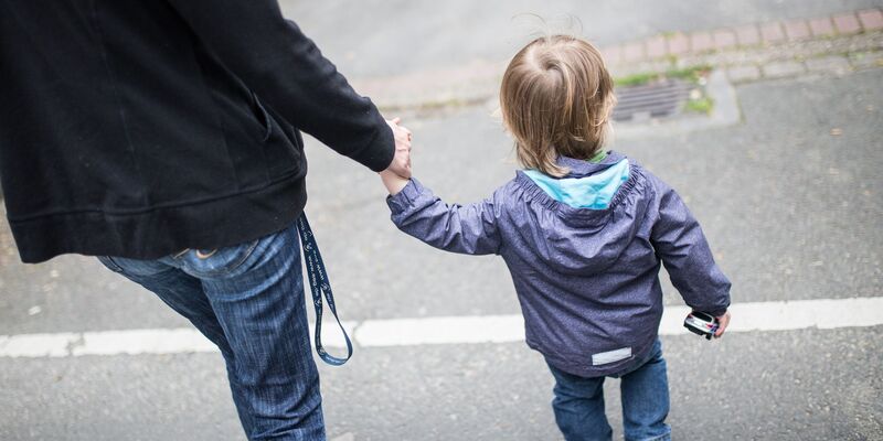 Die Grünen wollen Haushalte mit Kindern von Bürgergeld-Sanktionen ausnehmen. (Illustration) - Foto: picture alliance / dpa