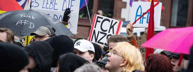 In Nordrhein-Westfalen gab es schon am Sonntag vehementen Protest gegen Auftritte des Thüringer AfD-Landeschefs Björn Höcke. - Foto: Benjamin Westhoff/dpa